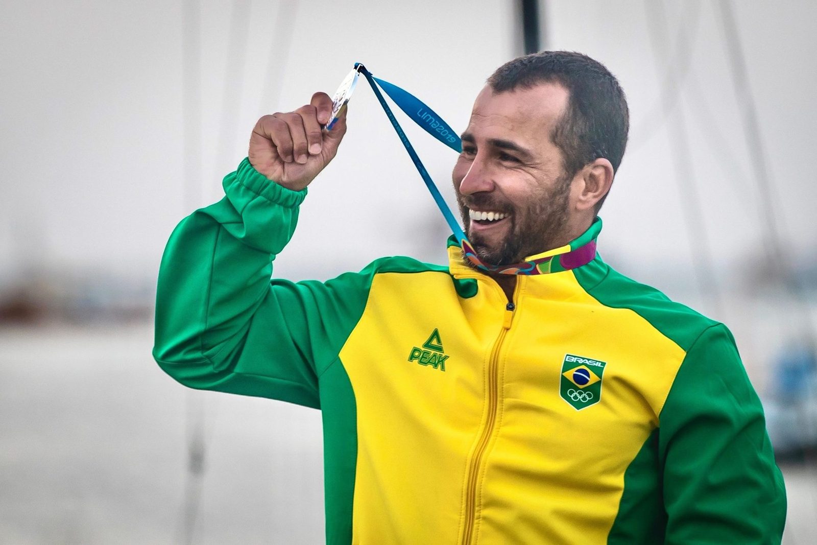 Bruno Fontes com a medalha de prata do Pan de Lima 2019