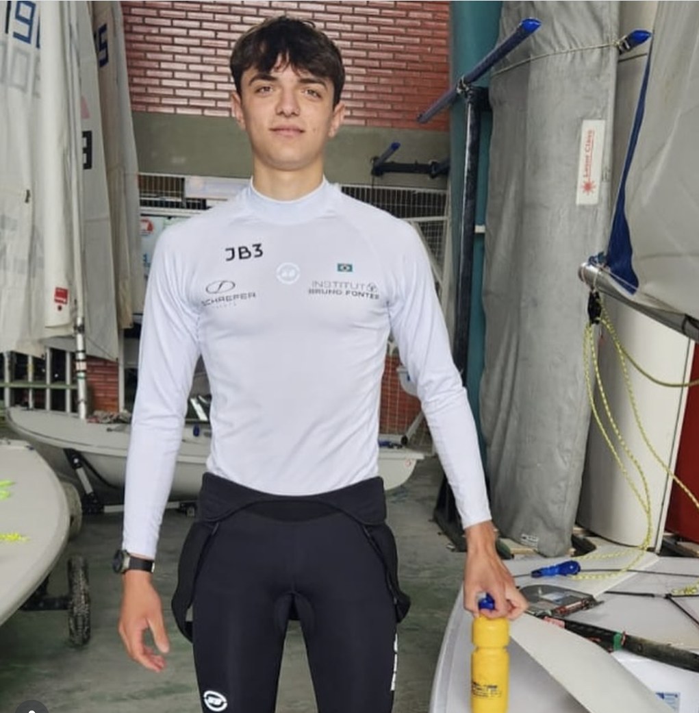 Davi Neves com o uniforme do Instituto, JB3 e Schaefer no Veleiros da Ilha após vencer a Copa Veleiros